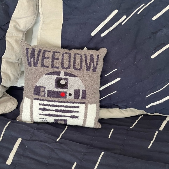 Pottery Barn Star Wars Queen: quilt, 2 Euro Shams, pillow and sleeping bag. - Picture 4 of 5